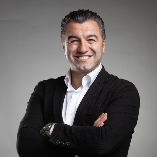 headshot-erhan-oezmen.png